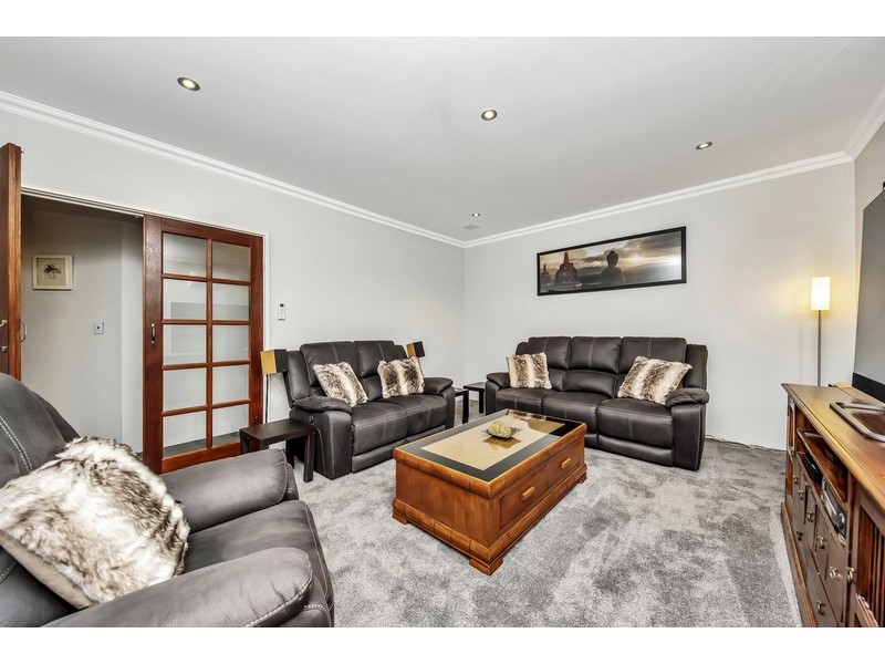 33 Buttercup Parkway, Halls Head WA 6210