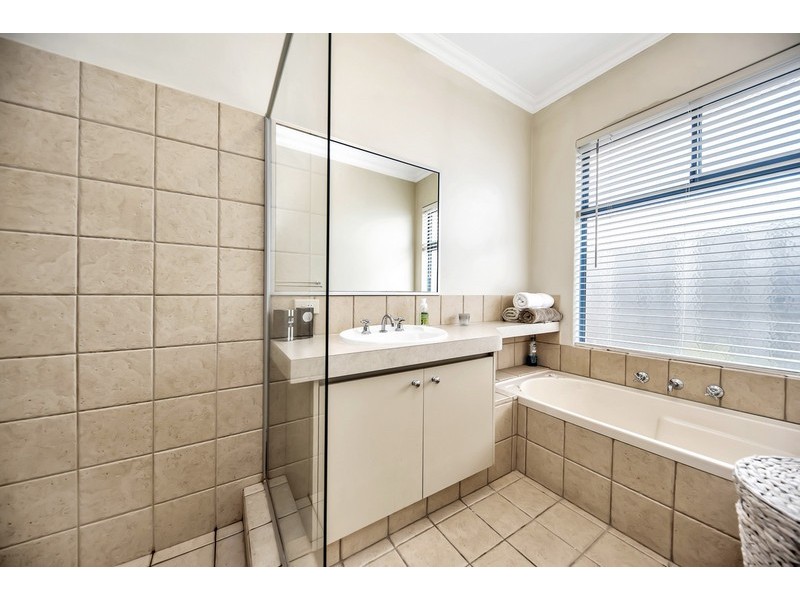 33 Buttercup Parkway, Halls Head WA 6210