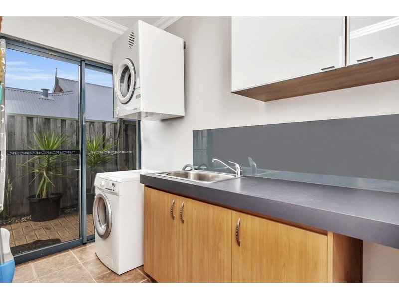 33 Buttercup Parkway, Halls Head WA 6210