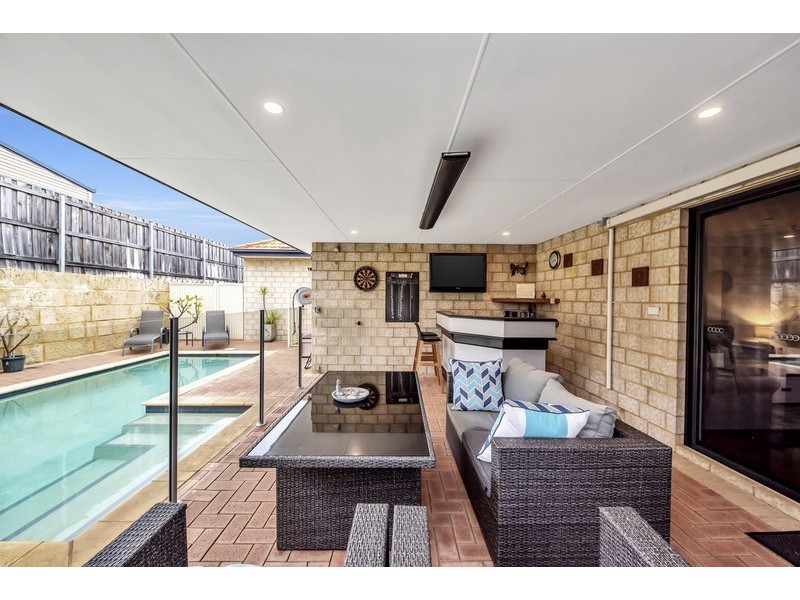 33 Buttercup Parkway, Halls Head WA 6210