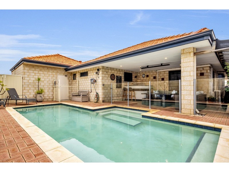 33 Buttercup Parkway, Halls Head WA 6210