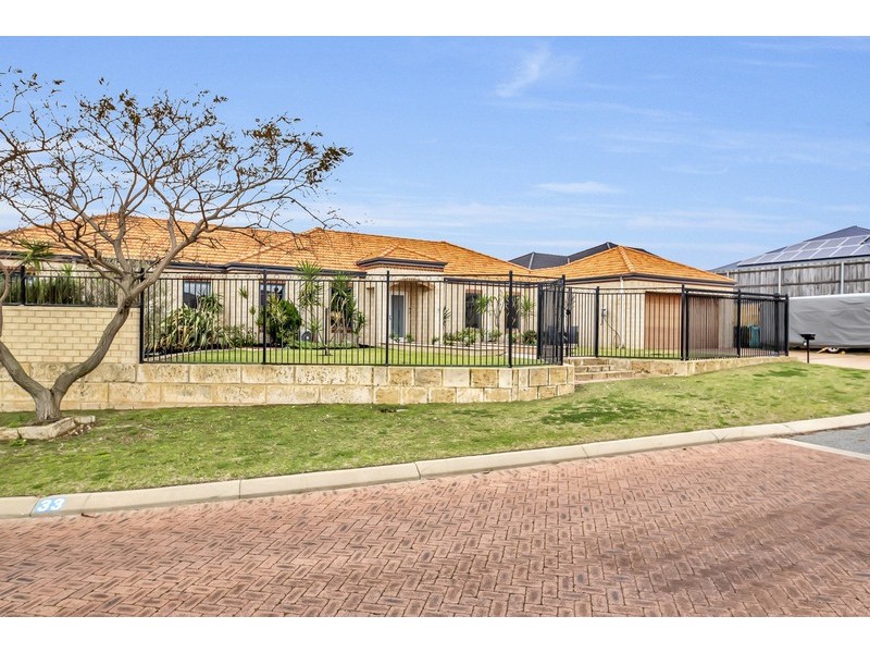 33 Buttercup Parkway, Halls Head WA 6210
