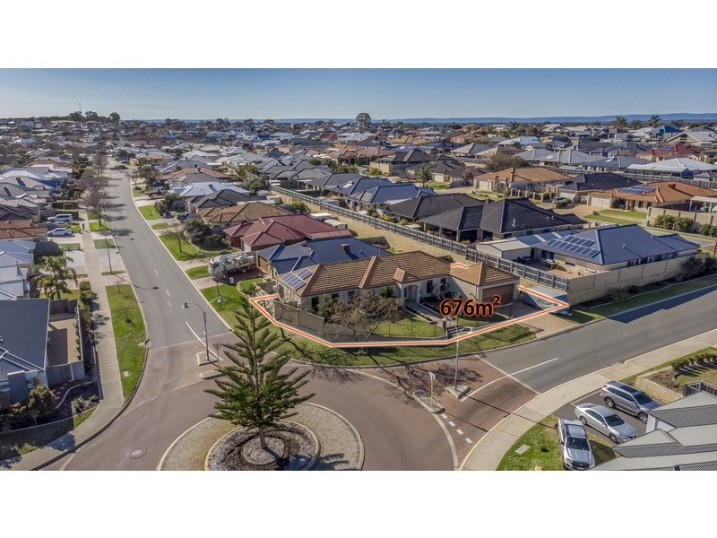 33 Buttercup Parkway, Halls Head WA 6210