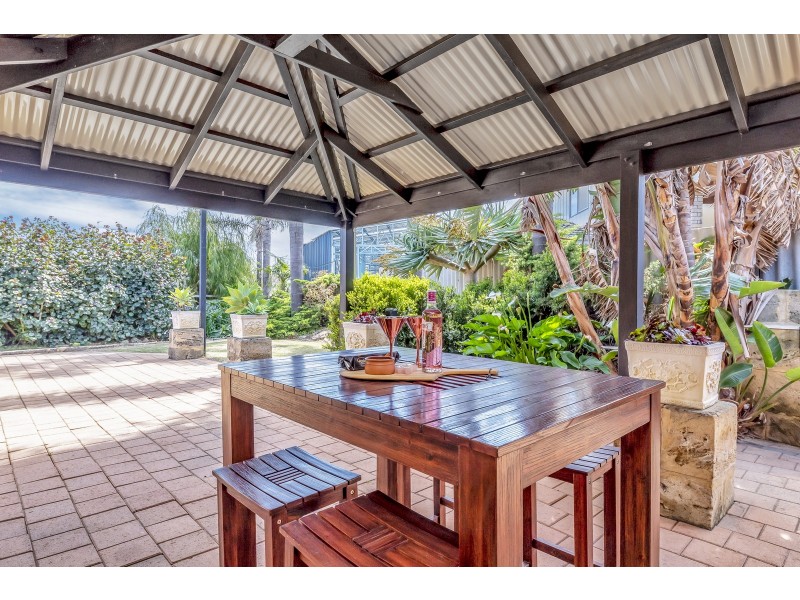 37 Carina Circle, Halls Head WA 6210