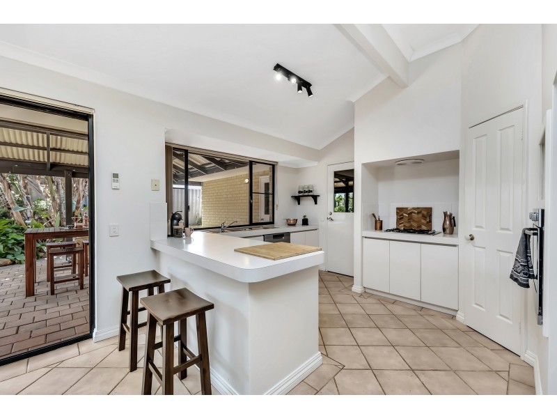 37 Carina Circle, Halls Head WA 6210