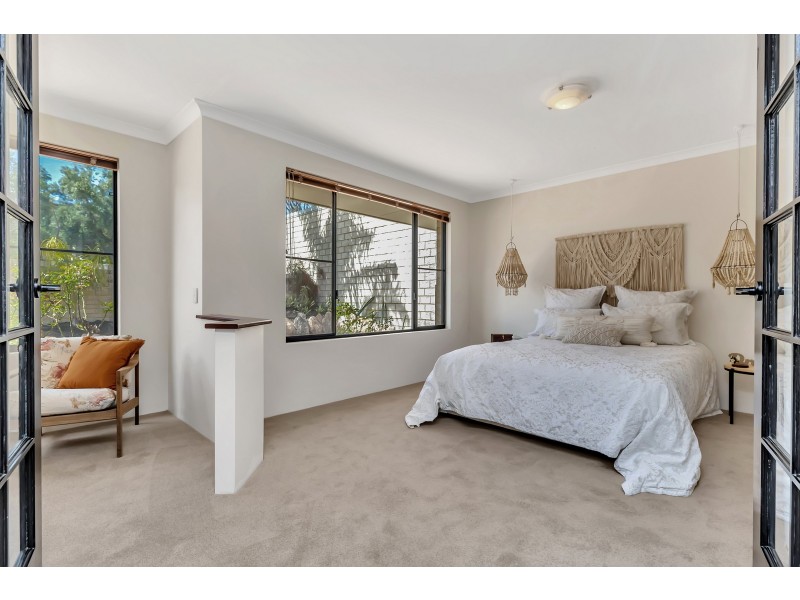 37 Carina Circle, Halls Head WA 6210