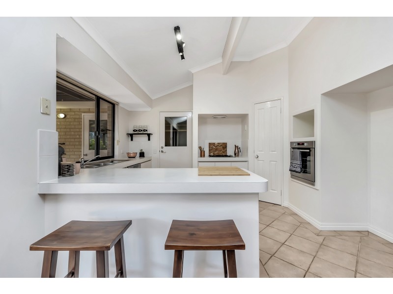 37 Carina Circle, Halls Head WA 6210