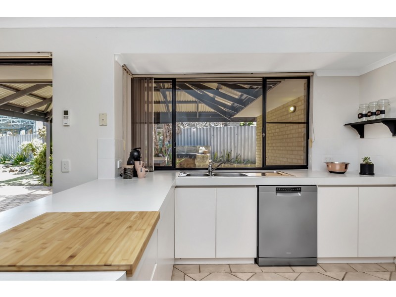 37 Carina Circle, Halls Head WA 6210
