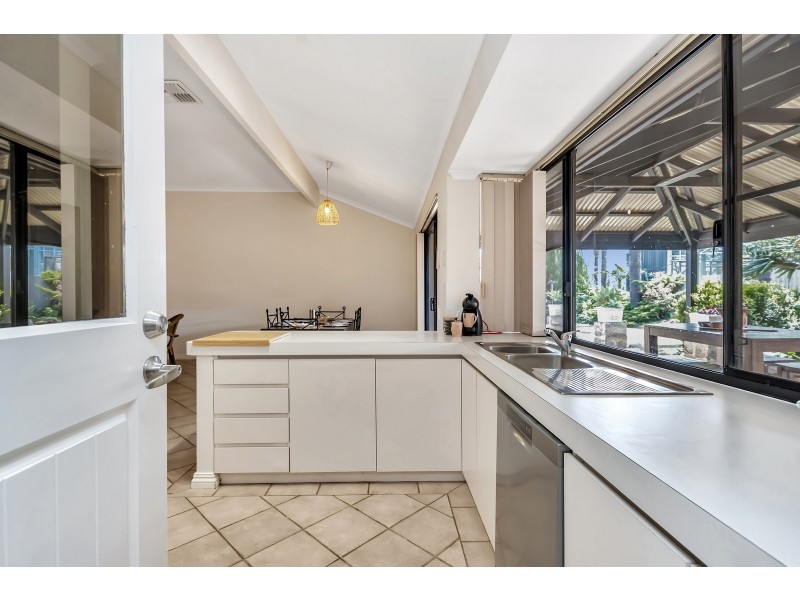 37 Carina Circle, Halls Head WA 6210