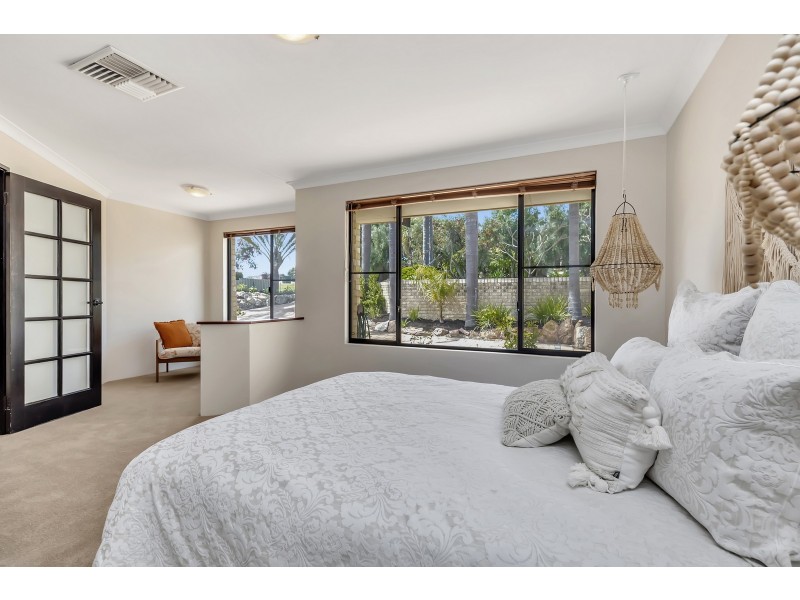 37 Carina Circle, Halls Head WA 6210
