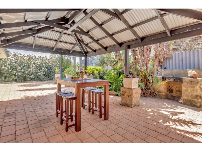 37 Carina Circle, Halls Head WA 6210