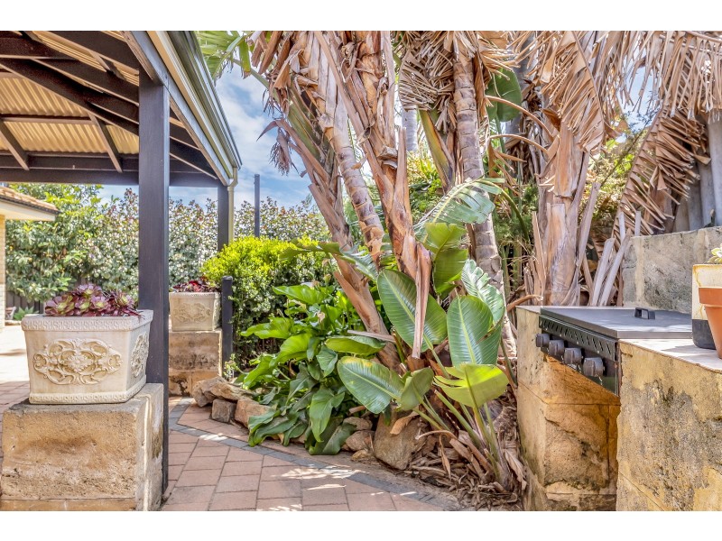 37 Carina Circle, Halls Head WA 6210