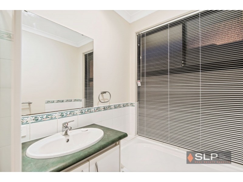 8 Witchetty Loop, Banksia Grove WA 6031