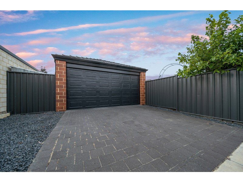 33 Willard Circuit, Banksia Grove WA 6031