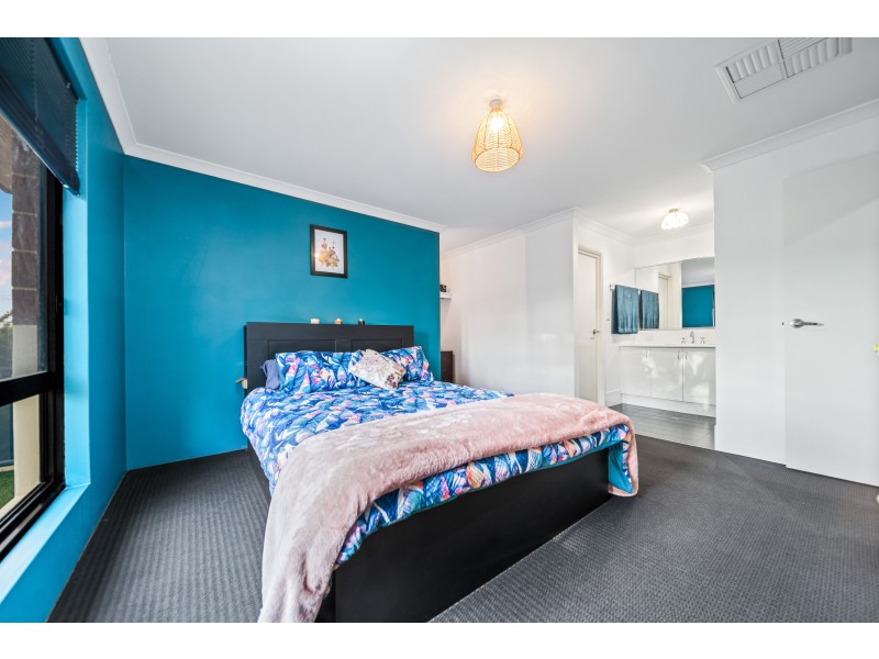 33 Willard Circuit, Banksia Grove WA 6031