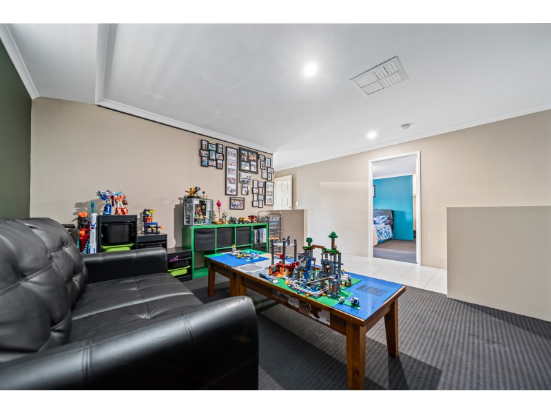 33 Willard Circuit, Banksia Grove WA 6031