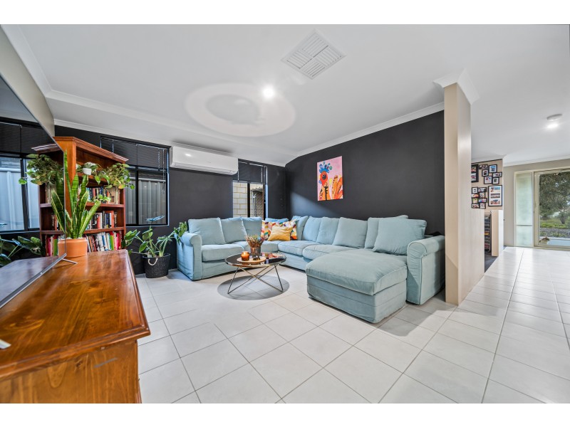 33 Willard Circuit, Banksia Grove WA 6031