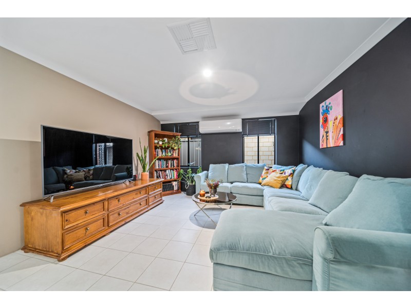 33 Willard Circuit, Banksia Grove WA 6031