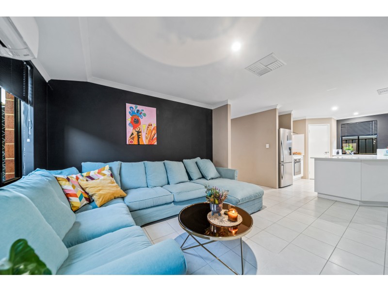 33 Willard Circuit, Banksia Grove WA 6031