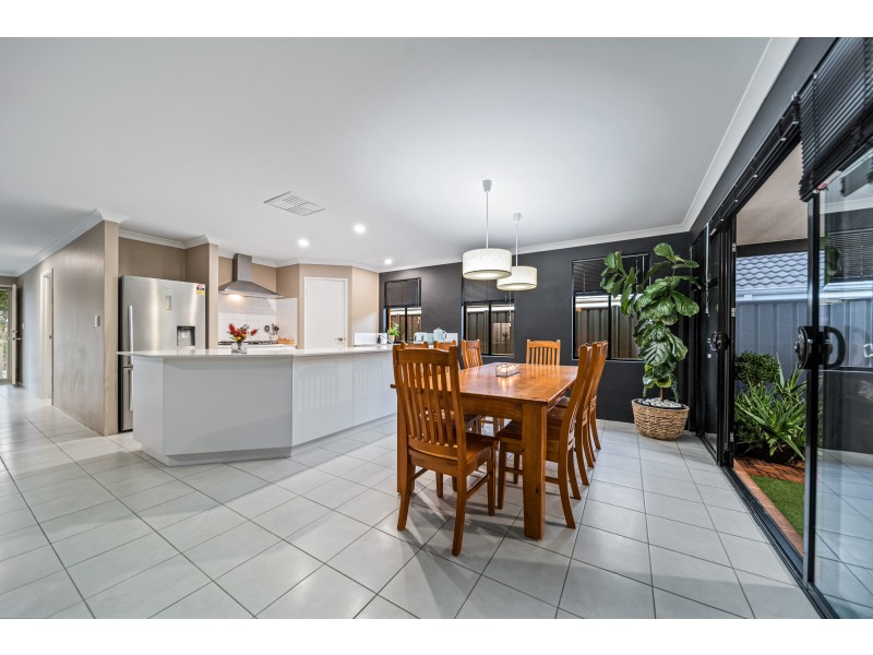 33 Willard Circuit, Banksia Grove WA 6031