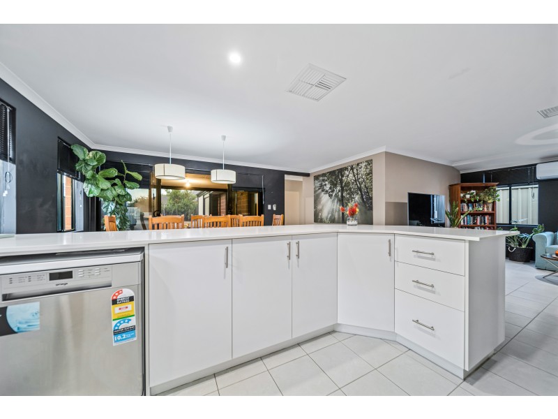 33 Willard Circuit, Banksia Grove WA 6031