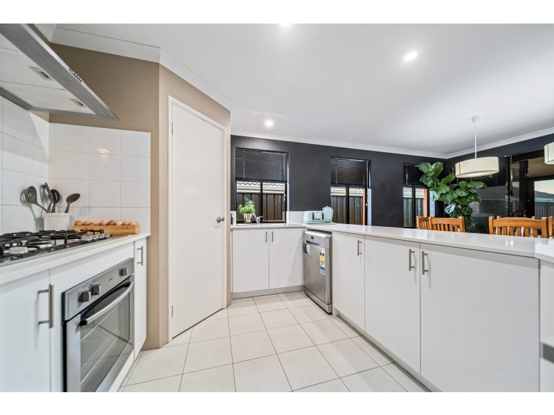 33 Willard Circuit, Banksia Grove WA 6031