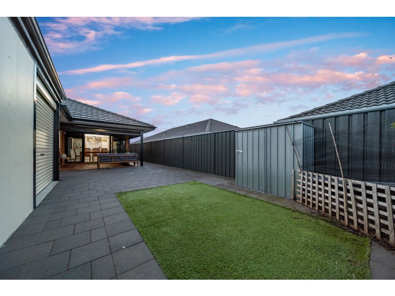 33 Willard Circuit, Banksia Grove WA 6031