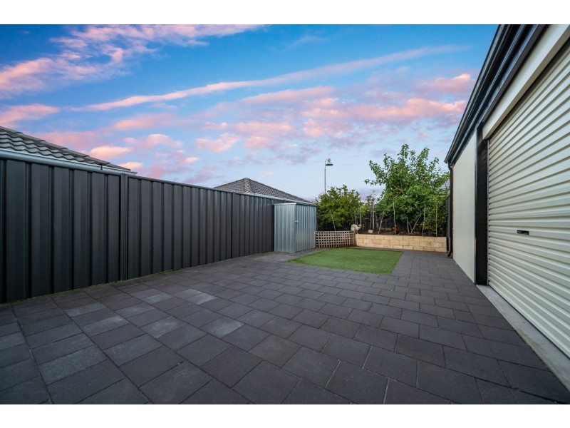 33 Willard Circuit, Banksia Grove WA 6031