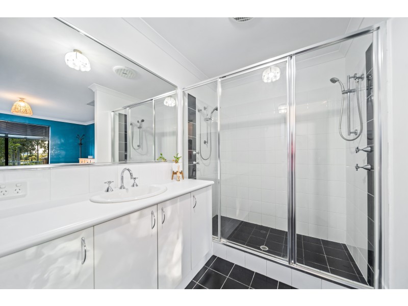 33 Willard Circuit, Banksia Grove WA 6031