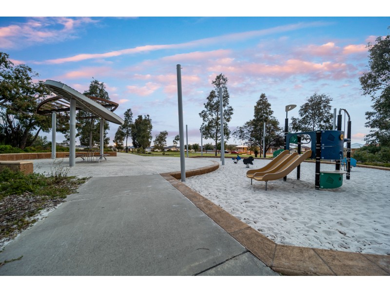 33 Willard Circuit, Banksia Grove WA 6031