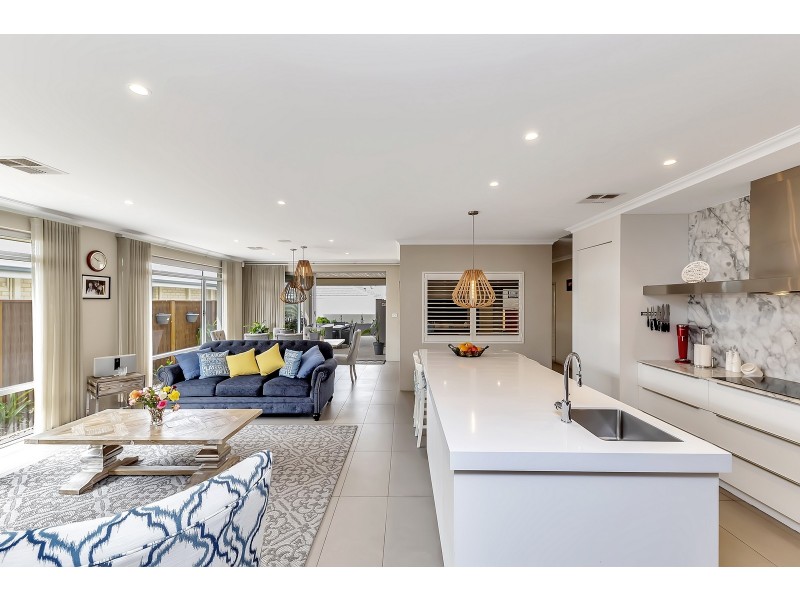 14 Tallering Way, Golden Bay WA 6174