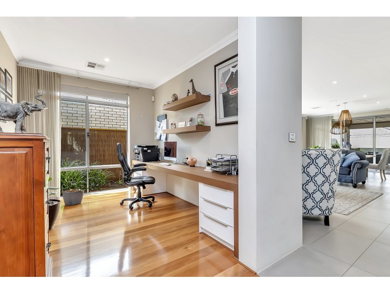 14 Tallering Way, Golden Bay WA 6174