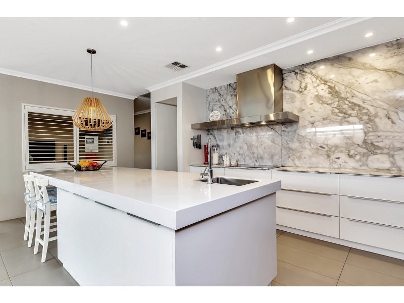 14 Tallering Way, Golden Bay WA 6174