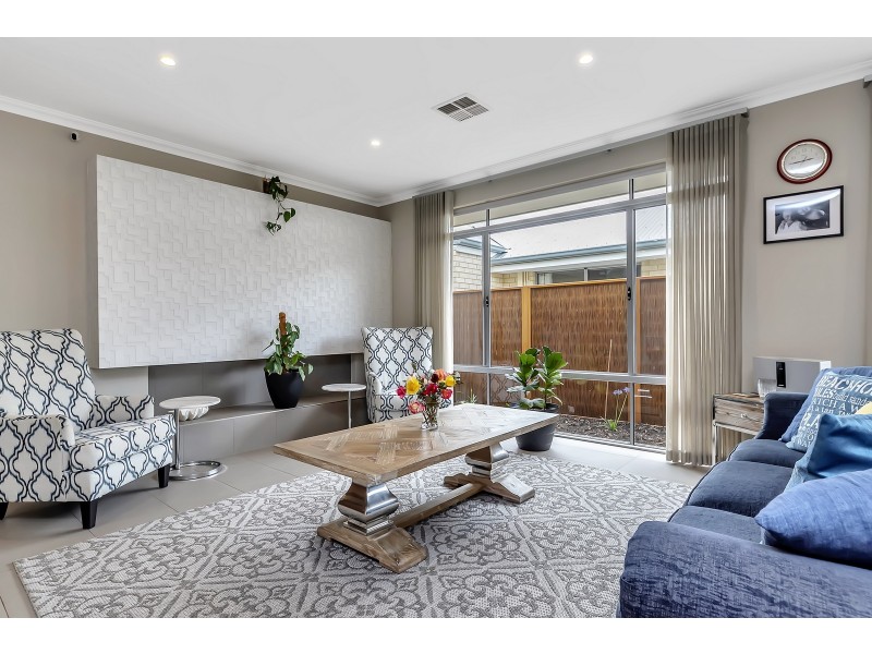 14 Tallering Way, Golden Bay WA 6174