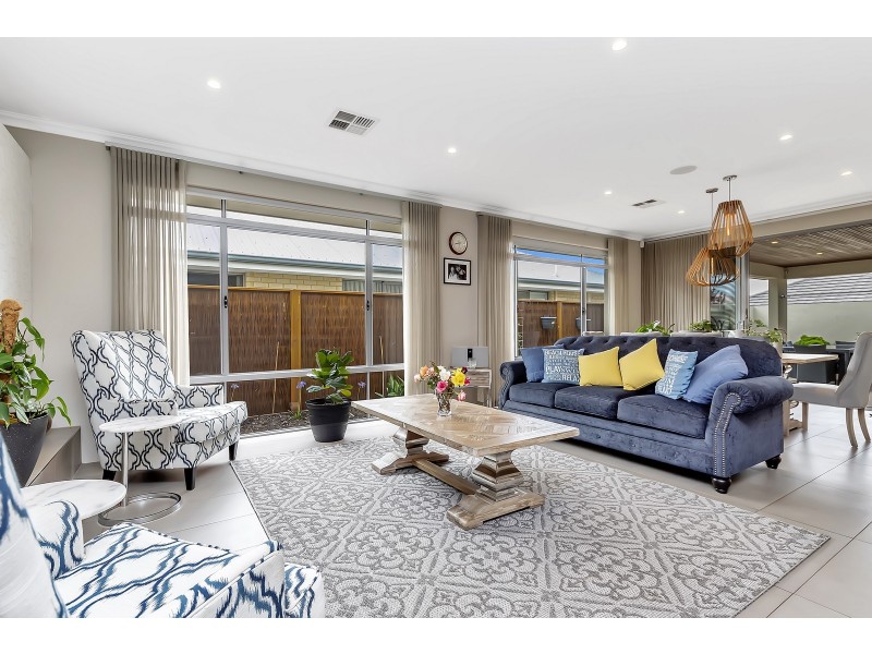 14 Tallering Way, Golden Bay WA 6174