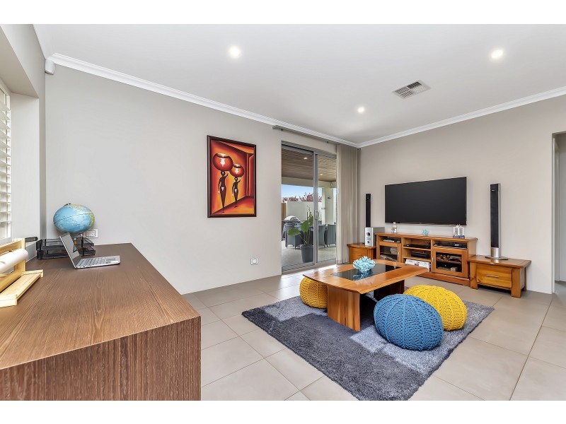 14 Tallering Way, Golden Bay WA 6174