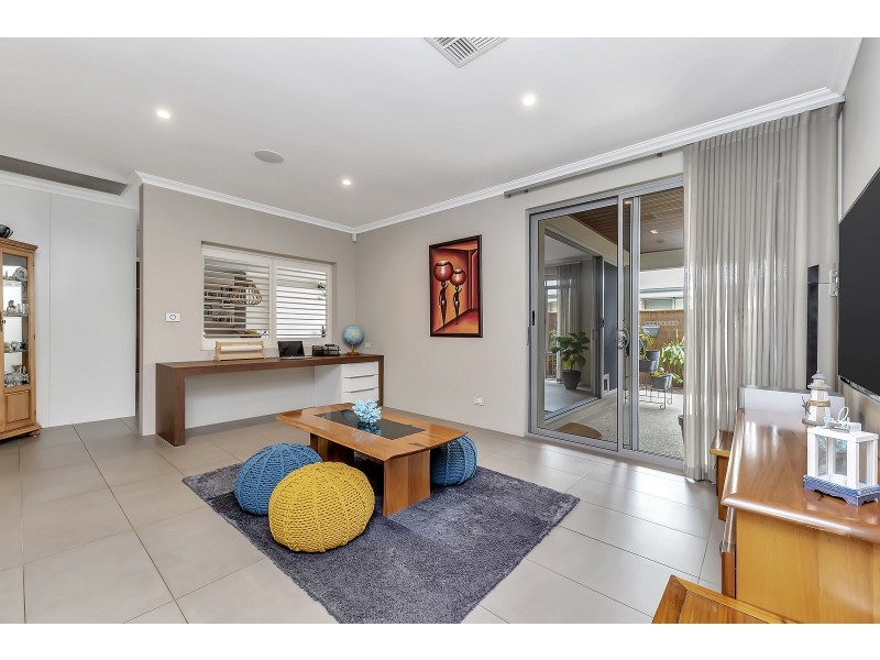 14 Tallering Way, Golden Bay WA 6174