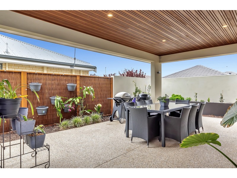 14 Tallering Way, Golden Bay WA 6174