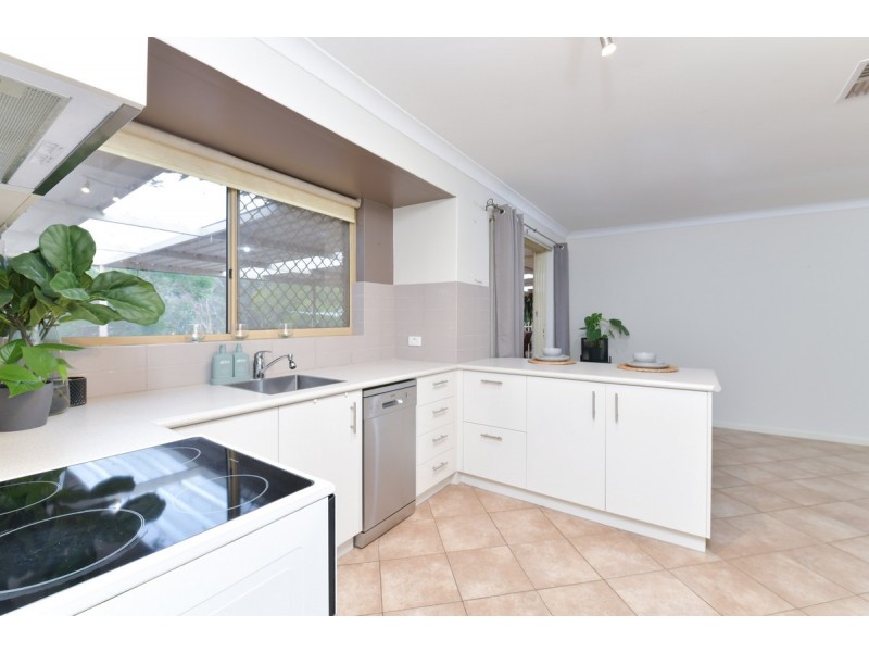 35 Lockhart Place, Gosnells WA 6110