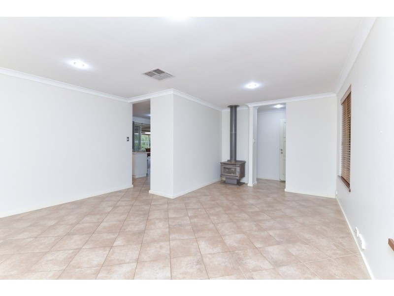 35 Lockhart Place, Gosnells WA 6110