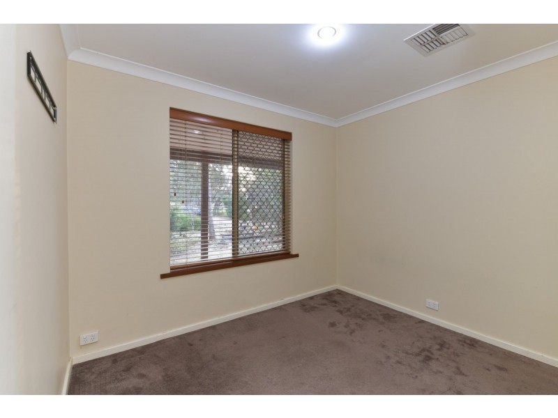 35 Lockhart Place, Gosnells WA 6110