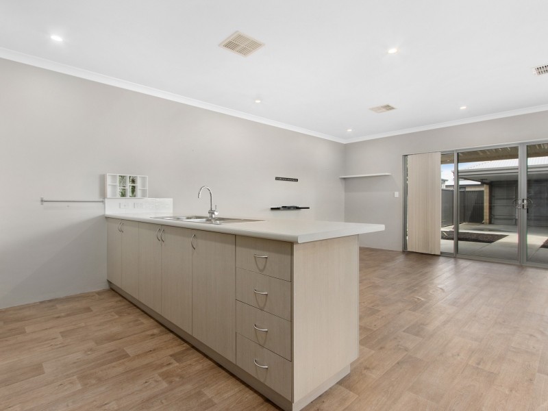 4 Equinox Loop, Wellard WA 6170