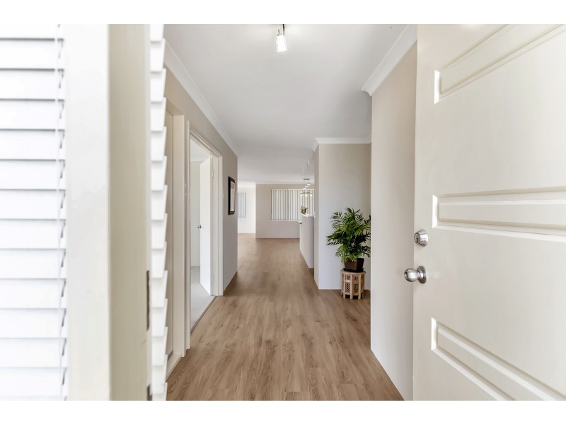 14 Arlette Pass, Lakelands WA 6180