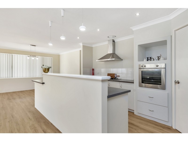 14 Arlette Pass, Lakelands WA 6180