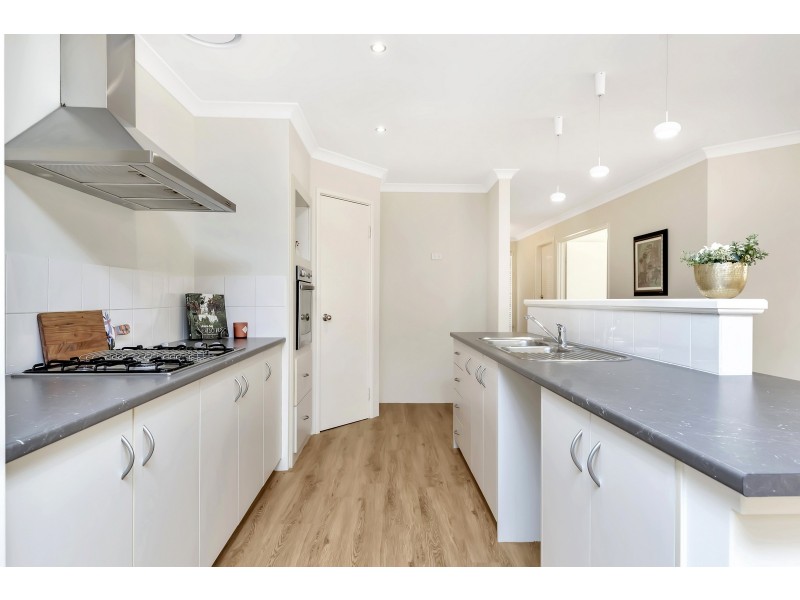 14 Arlette Pass, Lakelands WA 6180