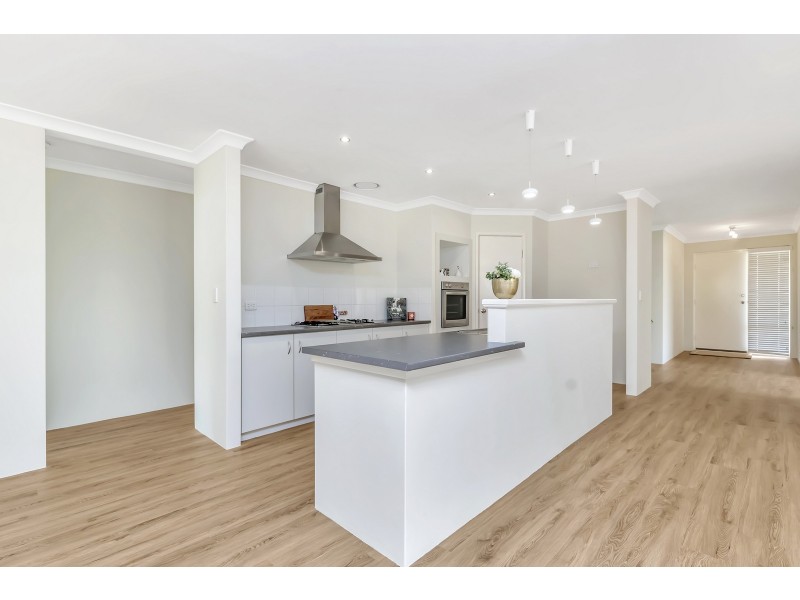 14 Arlette Pass, Lakelands WA 6180