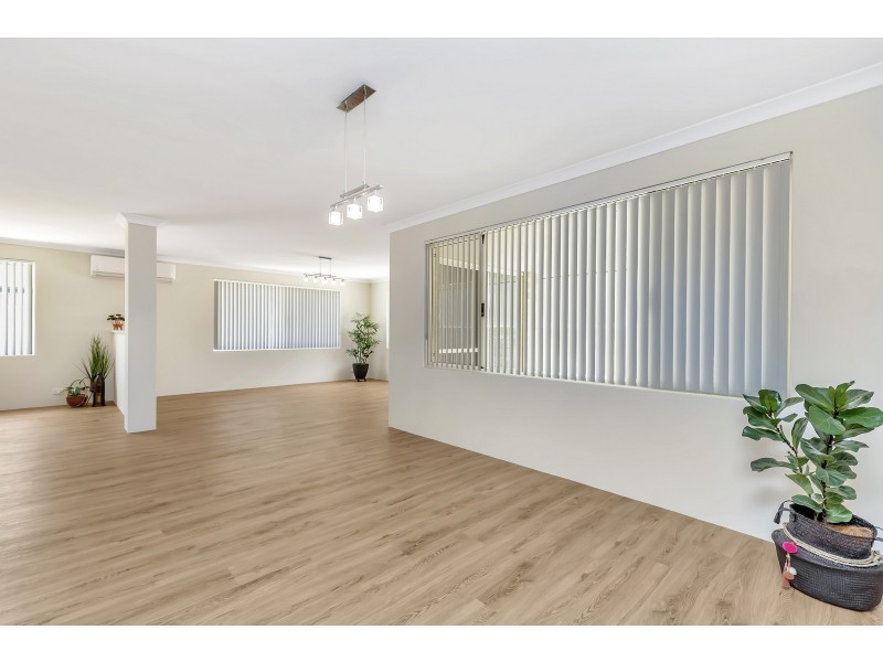 14 Arlette Pass, Lakelands WA 6180