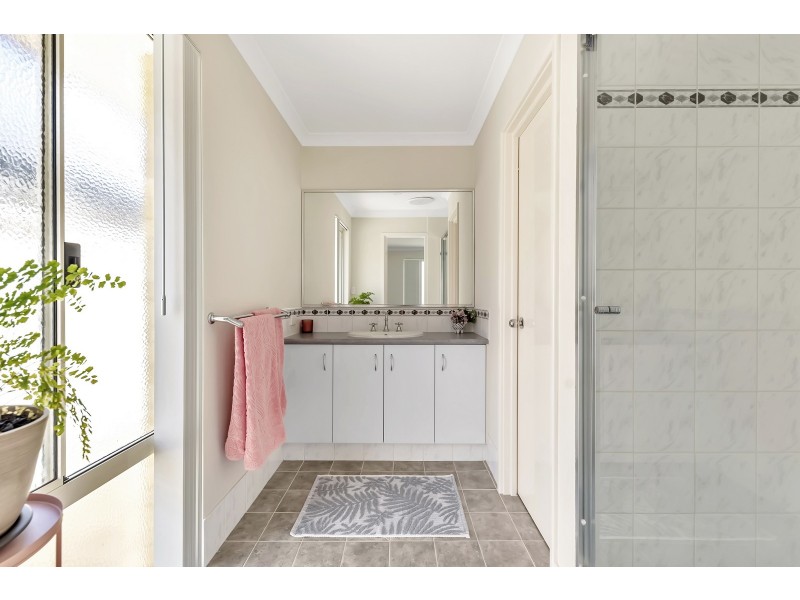 14 Arlette Pass, Lakelands WA 6180