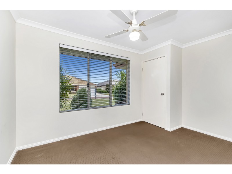 14 Arlette Pass, Lakelands WA 6180