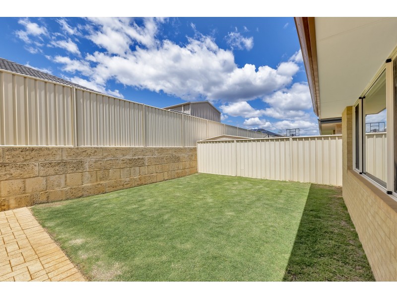 14 Arlette Pass, Lakelands WA 6180